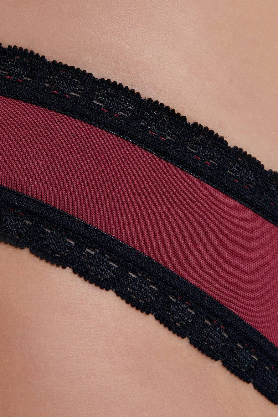 Women's briefs with lace detailing, made from organic cotton, shown on a white background. Stylish and eco-friendly lingerie from True North 1111-079